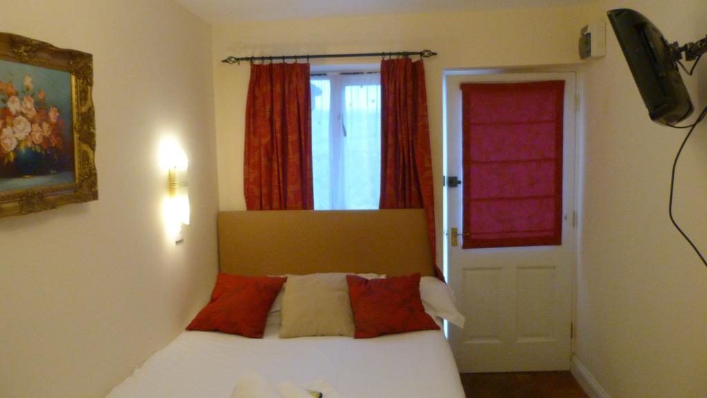 Crown Inn Blockley Room photo
